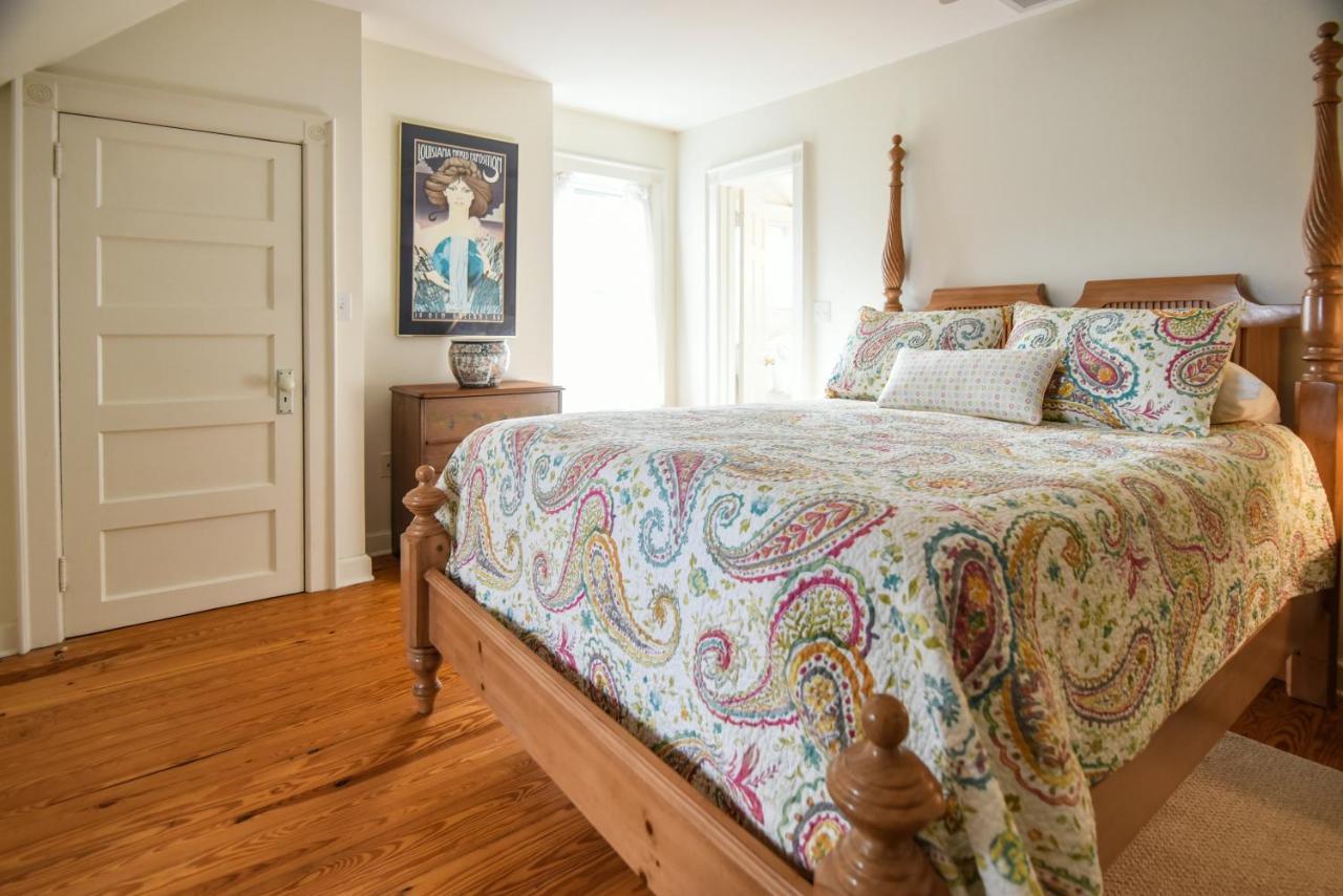 Love Lane Bed & Breakfast Уейнсвил Екстериор снимка