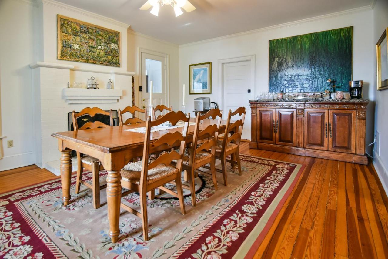 Love Lane Bed & Breakfast Уейнсвил Екстериор снимка