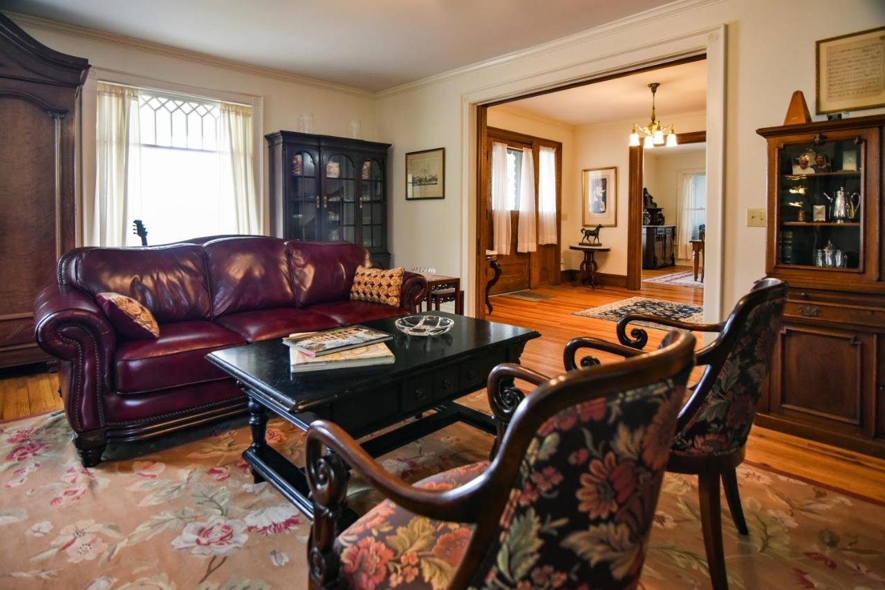 Love Lane Bed & Breakfast Уейнсвил Екстериор снимка